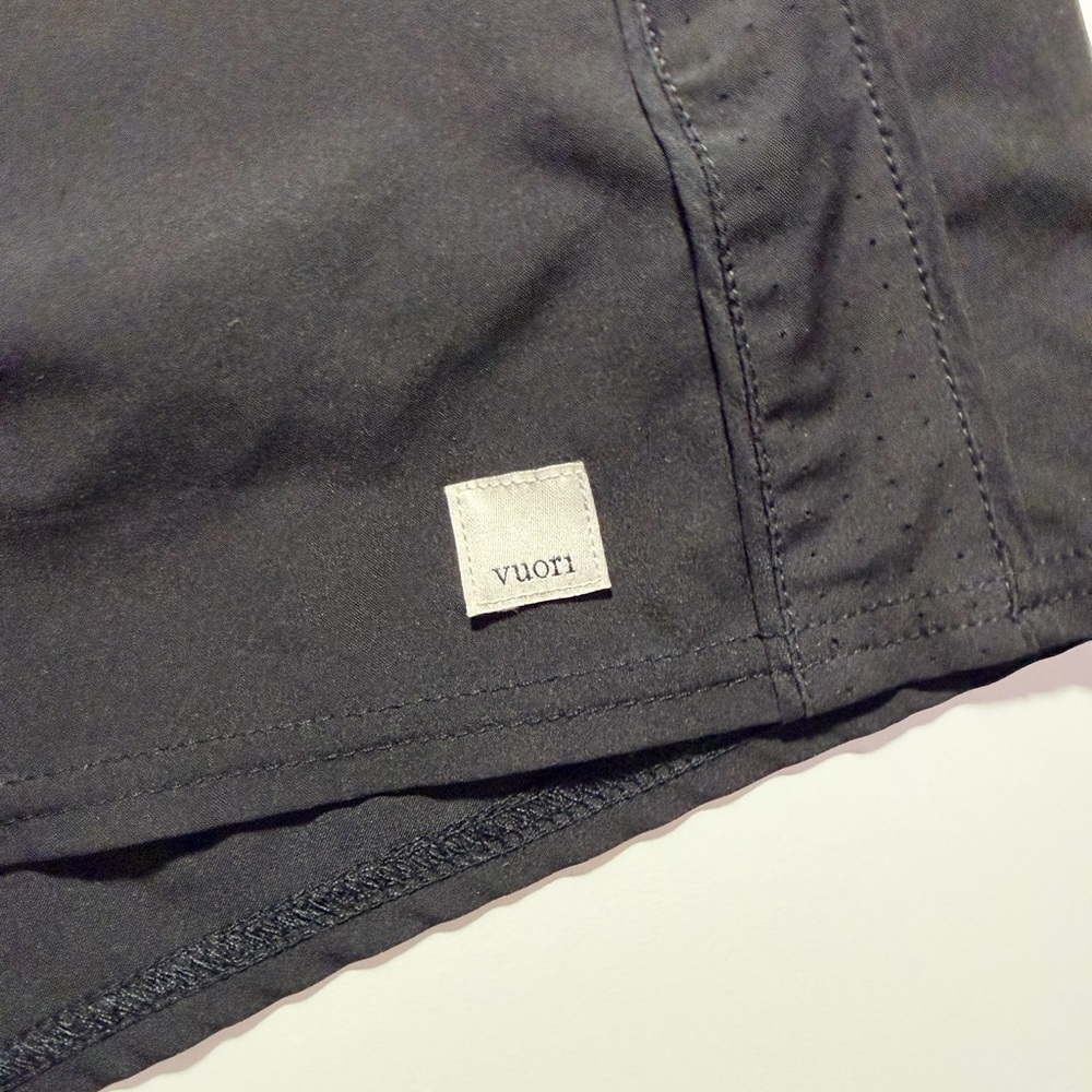 Vuori Black Athletic Shorts - Picture 4 of 4